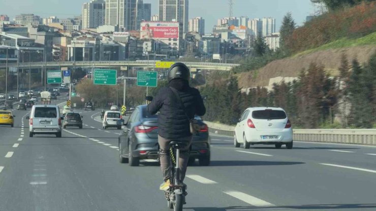 TEM OTOYOLUNDA SCOOTERLA SON HIZ İLERLEDİ: O ANLAR KAMERADA