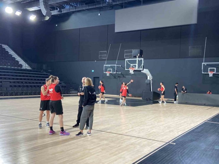 A MİLLİ KADIN BASKETBOL TAKIMI’NDA MEDYA GÜNÜ DÜZENLENDİ