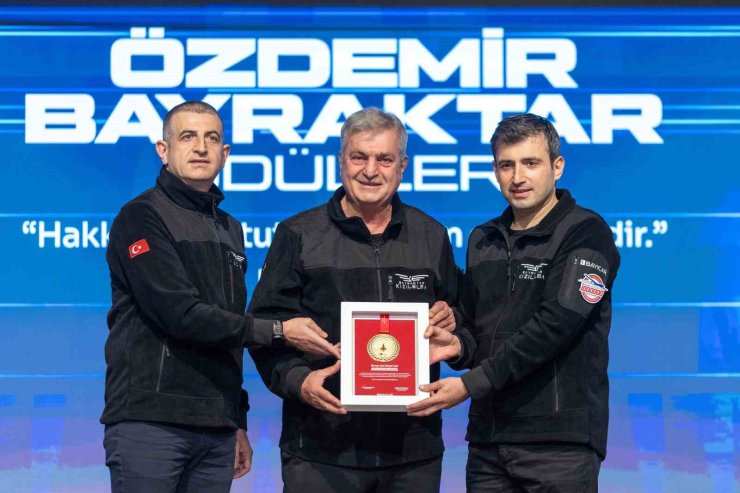 ÖZDEMİR BAYRAKTAR ÖDÜLLERİ SAHİPLERİNİ BULDU
