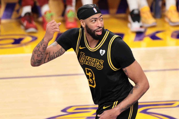 NBA’DE LAKERS, LUKA DONCİC’İ KADROSUNA KATTI, ANTHONY DAVİS’İ DALLAS’A GÖNDERDİ