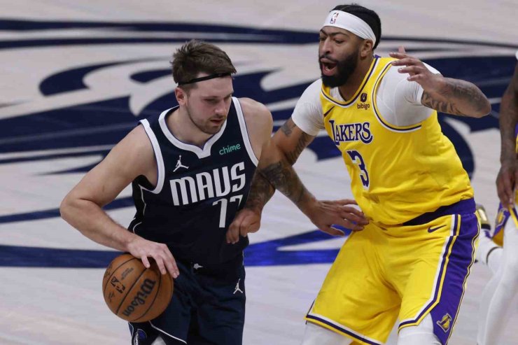 NBA’DE LAKERS, LUKA DONCİC’İ KADROSUNA KATTI, ANTHONY DAVİS’İ DALLAS’A GÖNDERDİ