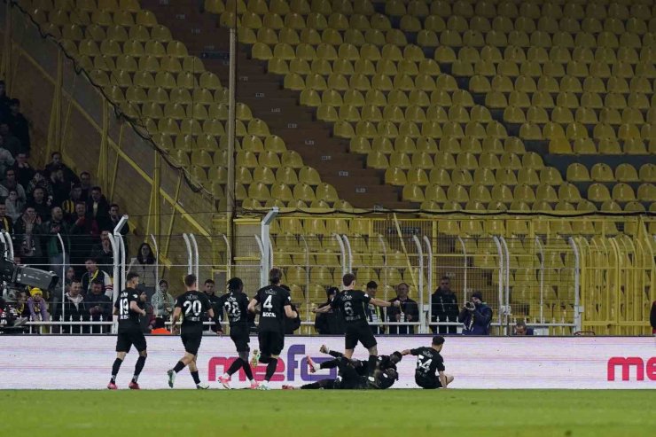 TRENDYOL SÜPER LİG: FENERBAHÇE: 1 - ÇAYKUR RİZESPOR: 2 (İLK YARI)