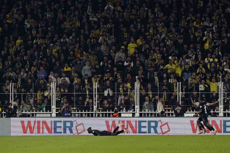 TRENDYOL SÜPER LİG: FENERBAHÇE: 1 - ÇAYKUR RİZESPOR: 2 (İLK YARI)