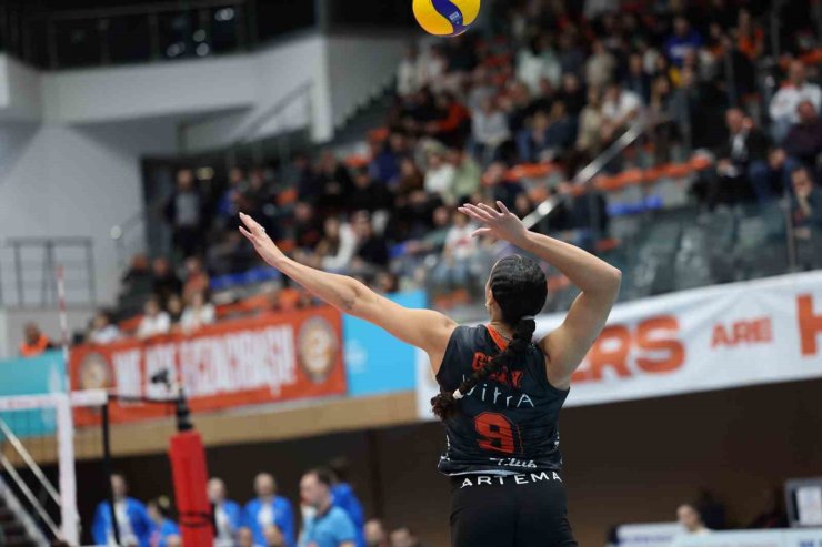 VODAFONE SULTANLAR LİGİ: ECZACIBAŞI DYNAVİT: 3 - AYDIN BÜYÜKŞEHİR BELEDİYESPOR: 0