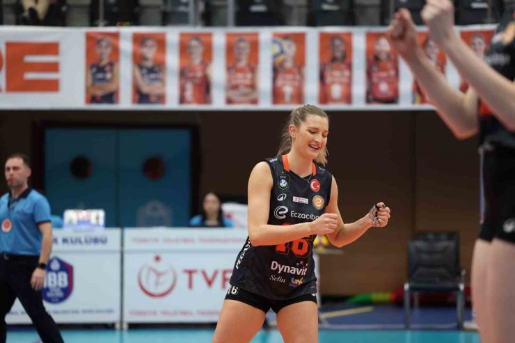 VODAFONE SULTANLAR LİGİ: ECZACIBAŞI DYNAVİT: 3 - AYDIN BÜYÜKŞEHİR BELEDİYESPOR: 0