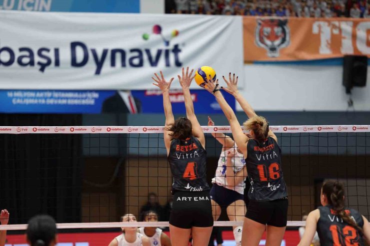 VODAFONE SULTANLAR LİGİ: ECZACIBAŞI DYNAVİT: 3 - AYDIN BÜYÜKŞEHİR BELEDİYESPOR: 0