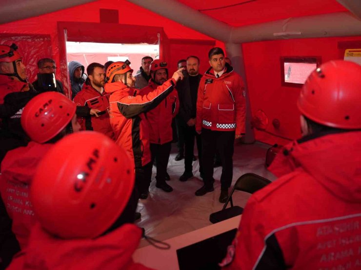BAŞKAN ADIGÜZEL: "DEPREMİ SİYASİ BİR TARTIŞMA MALZEMESİ OLARAK GÖRMEMEK GEREKİR"