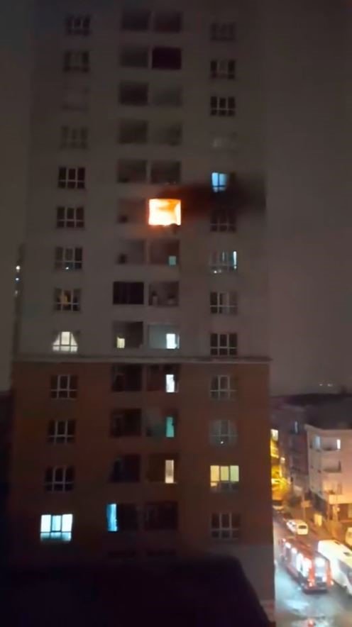 ESENYURT’TA 26 KATLI BİNADA KORKUTAN YANGIN
