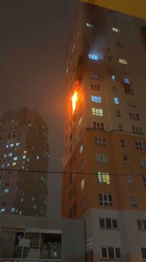 ESENYURT’TA 26 KATLI BİNADA KORKUTAN YANGIN