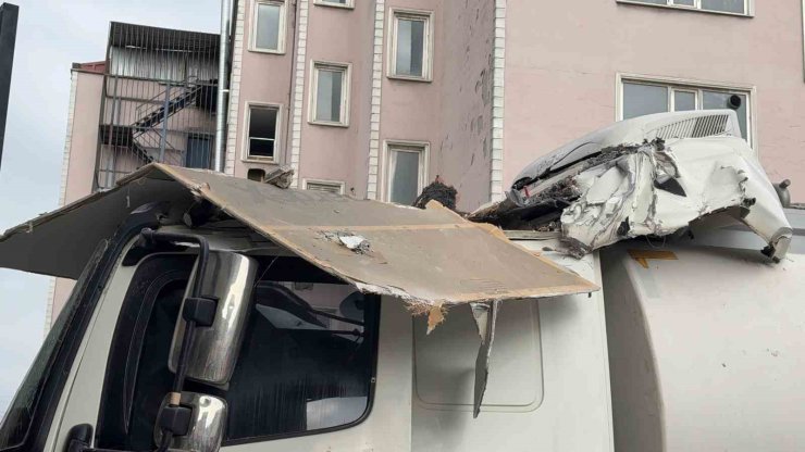 BAŞAKŞEHİR’DE TIP MERKEZİNİN BULUNDUĞU BİNAYA TANKER ÇARPTI