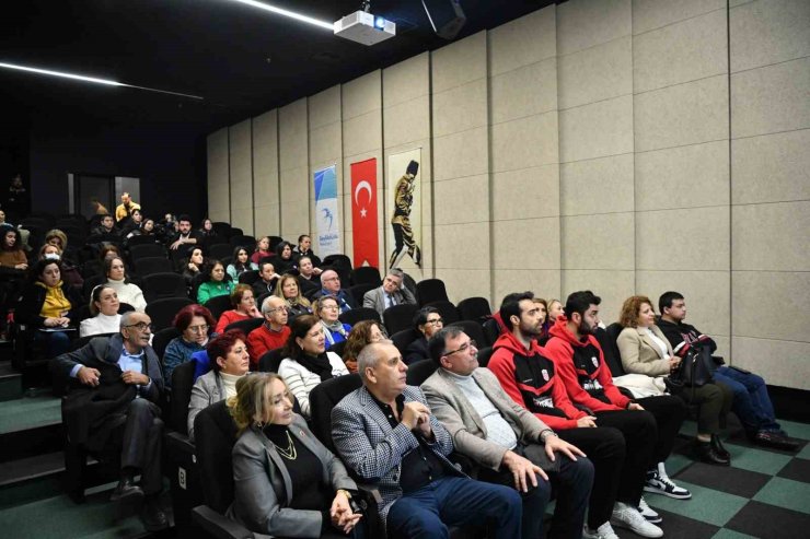 BEYLİKDÜZÜ’NDE "KANSERDEN KORKMA, BİLİNÇSİZ KALKMAKTAN KORK" SÖYLEŞİSİ