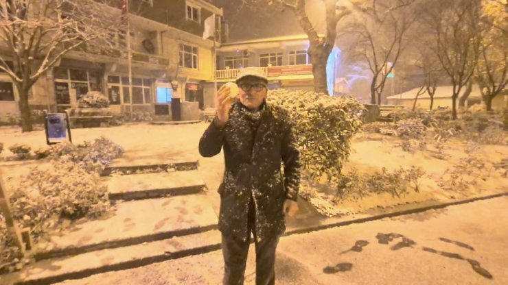 İSTANBUL’DA KAR YAĞIŞI GECE SAATLERİNDE ETKİSİNİ DEVAM ETTİRDİ