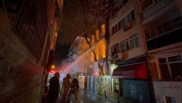 KADIKÖY’DE METRUK BİNADA ÇIKAN YANGINDA 1 KİŞİ HAYATINI KAYBETTİ