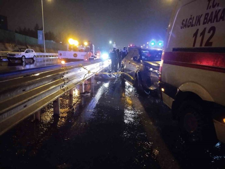 ATAŞEHİR’DE ZİNCİRLEME TRAFİK KAZASI :1 ÖLÜ, 2 YARALI