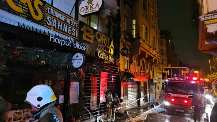 BEYOĞLU’NDA KORKUTAN OTEL YANGINI