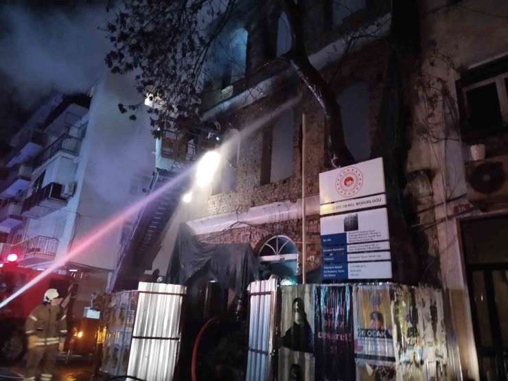 KADIKÖY’DE METRUK BİNADA ÇIKAN YANGINDA 1 KİŞİ HAYATINI KAYBETTİ