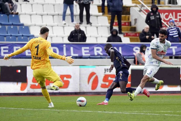 TRENDYOL SÜPER LİG: KASIMPAŞA: 2 - ÇAYKUR RİZESPOR: 1 (İLK YARI)