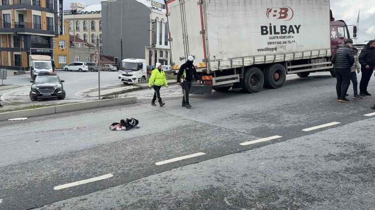 ARNAVUTKÖY’DE FECİ KAZA, MOTO KURYE KAMYONUN ALTINDA KALARAK CAN VERDİ