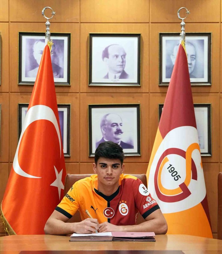 GALATASARAY, GENÇ OYUNCU ARDA ÜNYAY İLE SÖZLEŞME İMZALADI