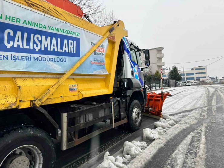 ARNAVUTKÖY’DE KARLA MÜCADELE ÇALIŞMALARI ARALIKSIZ SÜRÜYOR