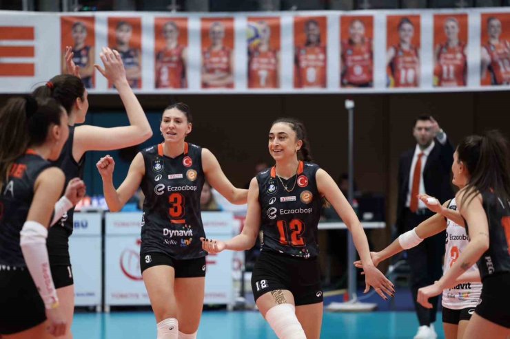 ECZACIBAŞI DYNAVİT, AXA SİGORTA KUPA VOLEY’DE ADINI DÖRTLÜ FİNALE YAZDIRDI