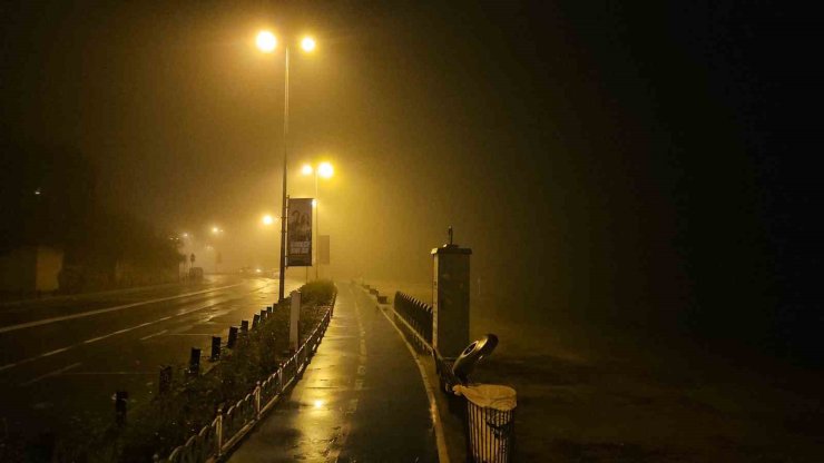 İSTANBUL’DA GECE SİS ETKİLİ OLDU: BOĞAZ TRAFİĞİ ASKIYA ALINDI