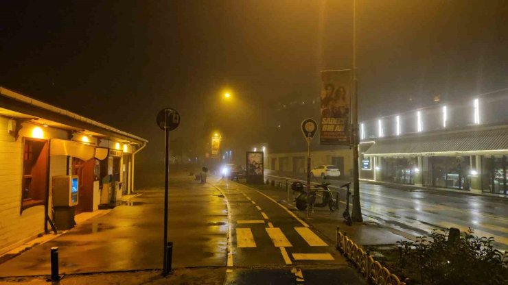 İSTANBUL’DA GECE SİS ETKİLİ OLDU: BOĞAZ TRAFİĞİ ASKIYA ALINDI