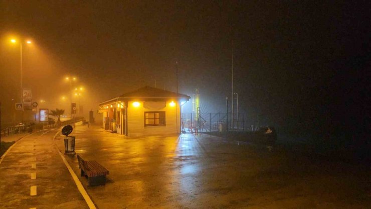 İSTANBUL’DA GECE SİS ETKİLİ OLDU: BOĞAZ TRAFİĞİ ASKIYA ALINDI