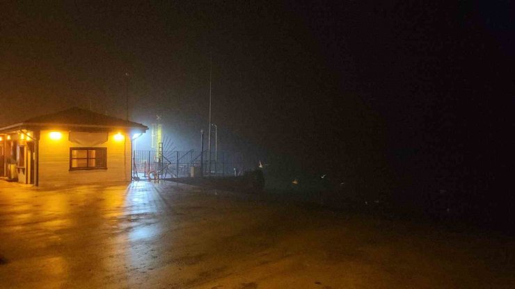 İSTANBUL’DA GECE SİS ETKİLİ OLDU: BOĞAZ TRAFİĞİ ASKIYA ALINDI