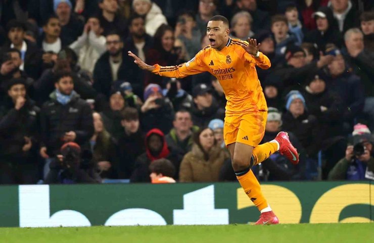 REAL MADRİD’DEN MANCHESTER’DA GERİ DÖNÜŞ