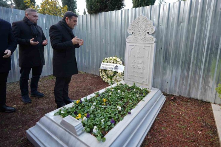 BEYOĞLU BELEDİYE BAŞKANI İNAN GÜNEY, MERHUM KADİR TOPBAŞ’I MEZARI BAŞINDA ANDI