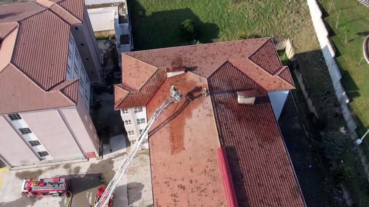 ARNAVUTKÖY’DE OKULDA YANGIN PANİĞİ