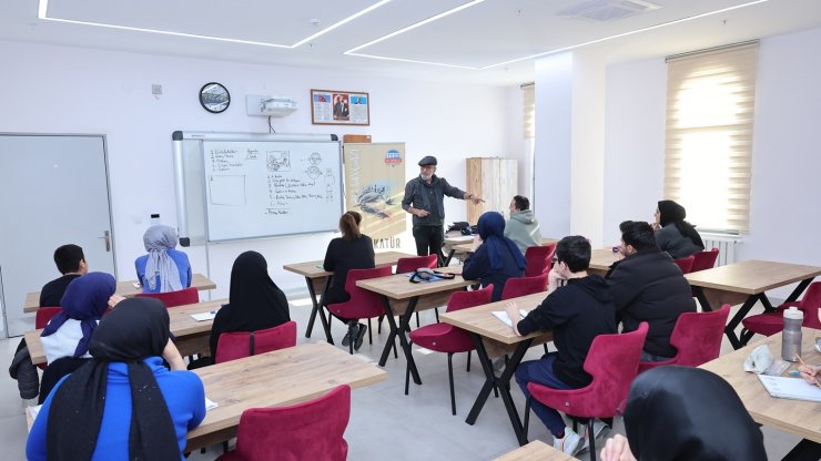 SULTANGAZİ’DE GELECEĞİN KARİKATÜRİSTLERİNDEN SANAT AKADEMİLERİ’NE BÜYÜK İLGİ