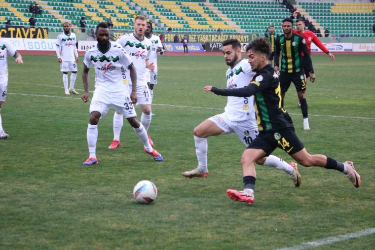 TRENDYOL 1. LİG: ŞANLIURFASPOR: 0 - SAKARYASPOR: 0 (MAÇ DEVAM EDİYOR)