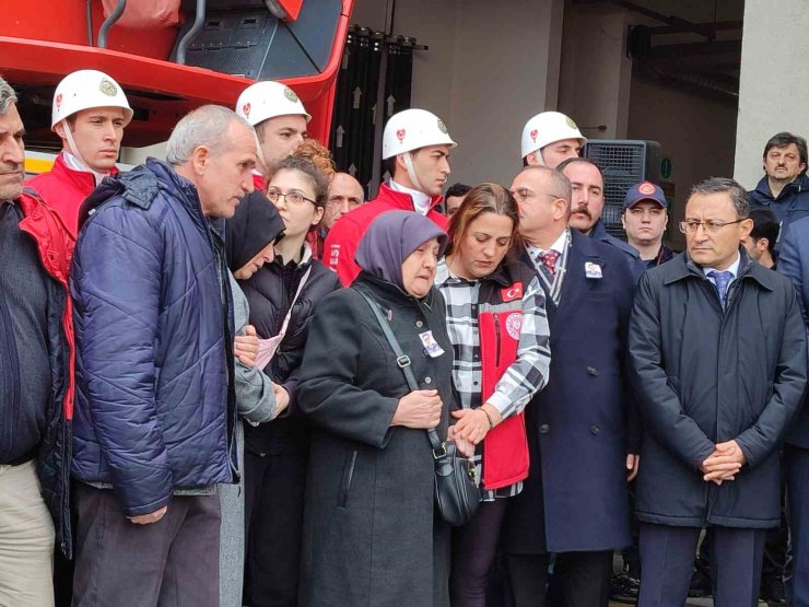 ŞEHİT İTFAİYE ERİ FURKAN SAYIN İÇİN BAĞCILAR İTFAİYE İSTASYONU’NDA TÖREN DÜZENLENDİ