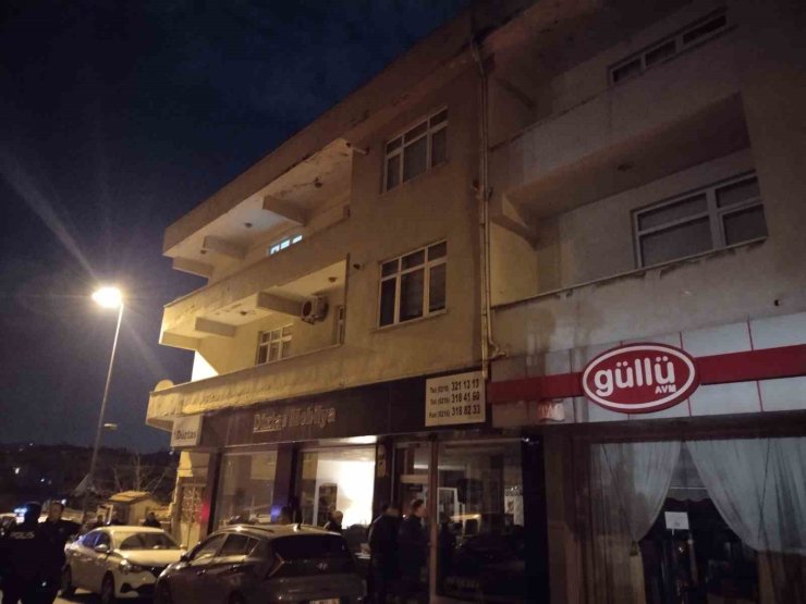ÜSKÜDAR’DA TOPRAK KAYMASI NEDENİYLE 2 BİNA BOŞALTILDI