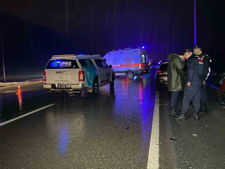 ÇEKMEKÖY’DE BETON MİKSERİ İLE CİP ÇARPIŞTI: 2 ÖLÜ, 2 YARALI
