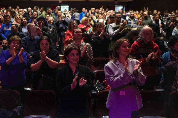 BİRSEN TEZER’DEN MUHTEŞEM KONSER