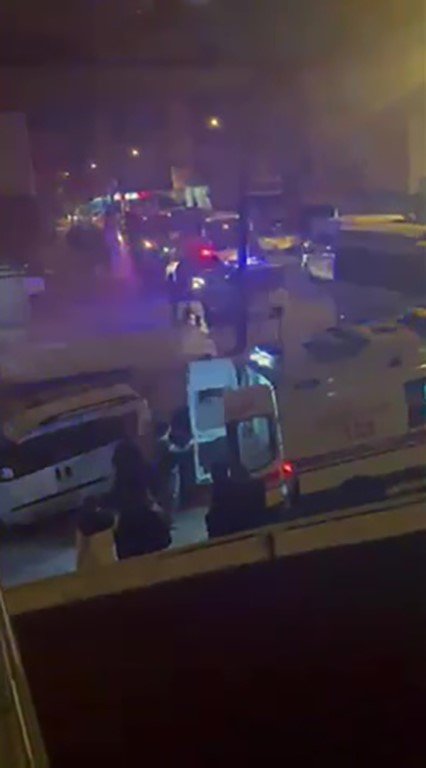 SOKAK ORTASINDA ESKİ EŞİNİ BIÇAKLADI