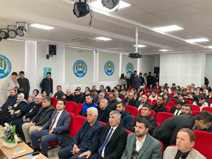 KÜTÜPHANEDE ŞEHİT HALİL İBRAHİM YİĞİT’İN ADI YAŞATILDI