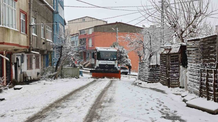 SULTANGAZİ BELEDİYESİ EKİPLERİ KAR MESAİSİNDE
