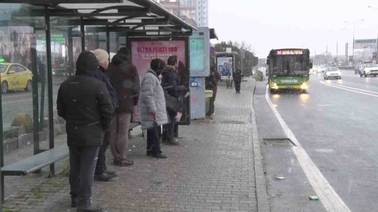 İSTANBUL’DA KAR YAĞIŞI DEVAM EDİYOR