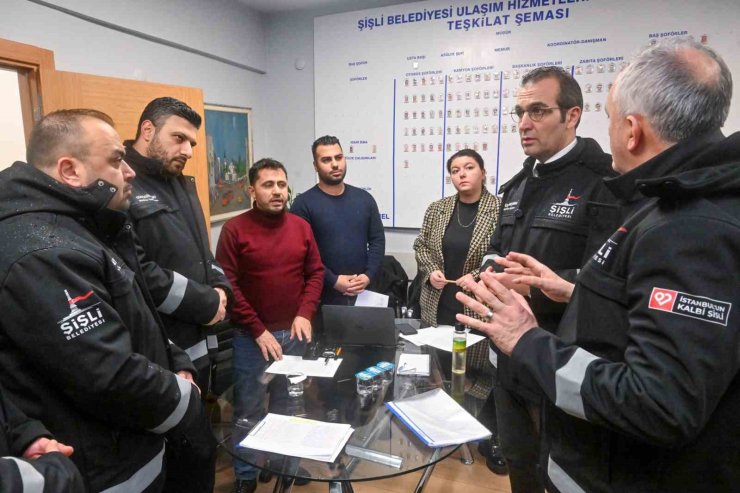 ŞİŞLİ’DE KARLA MÜCADELE ARALIKSIZ DEVAM EDİYOR