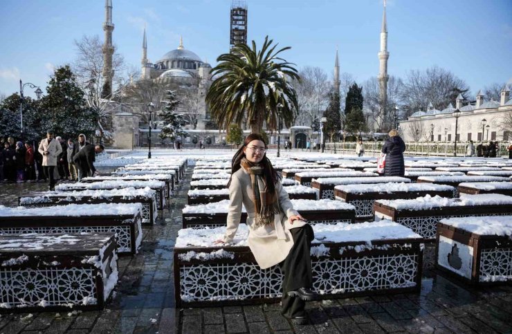 TARİHİ YARIMADA BEYAZA BÜRÜNDÜ, KARTPOSTALLIK MANZARA HAVADAN GÖRÜNTÜLENDİ