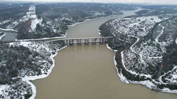İSTANBUL’DA KAR YAĞIŞI ETKİLİ OLURKEN BARAJLARDAKİ DOLULUK ORANI YÜZDE 70’İ GEÇTİ
