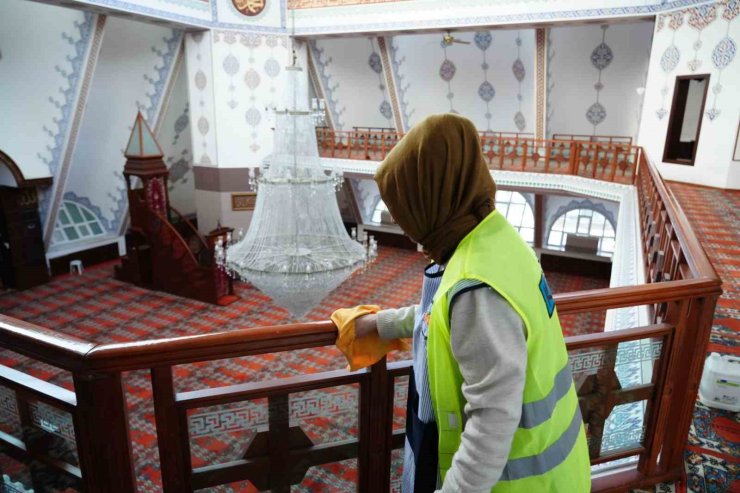 KADIKÖY’DEKİ İBADETHANELERDE RAMAZAN AYI TEMİZLİĞİ