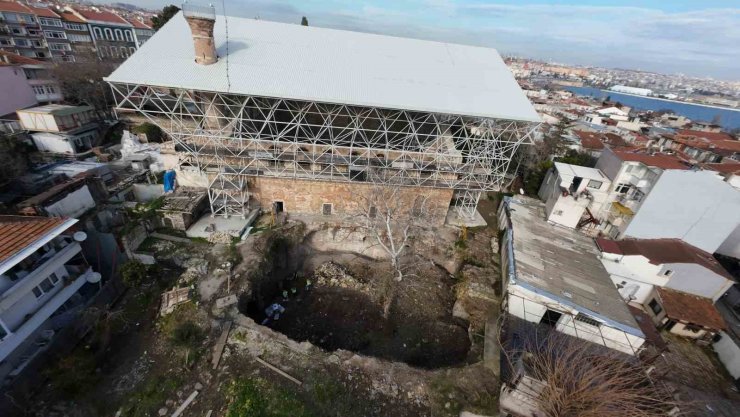 İMRAHOR İLYAS BEY CAMİİ ASLINA UYGUN OLARAK İHYA EDİLİYOR: 100 YIL SONRA ÜSTÜ KAPATILDI