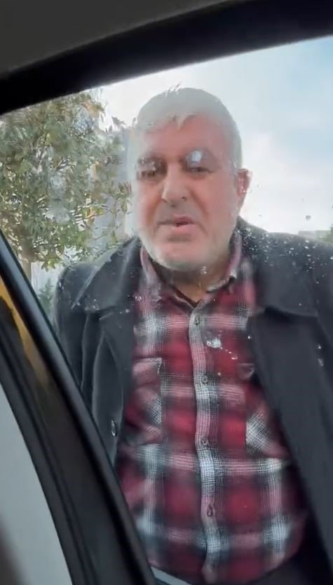BAŞAKŞEHİR’DE MİNİBÜS ŞOFÖRÜ, KADIN SÜRÜCÜNÜN ARACINA SALDIRDI