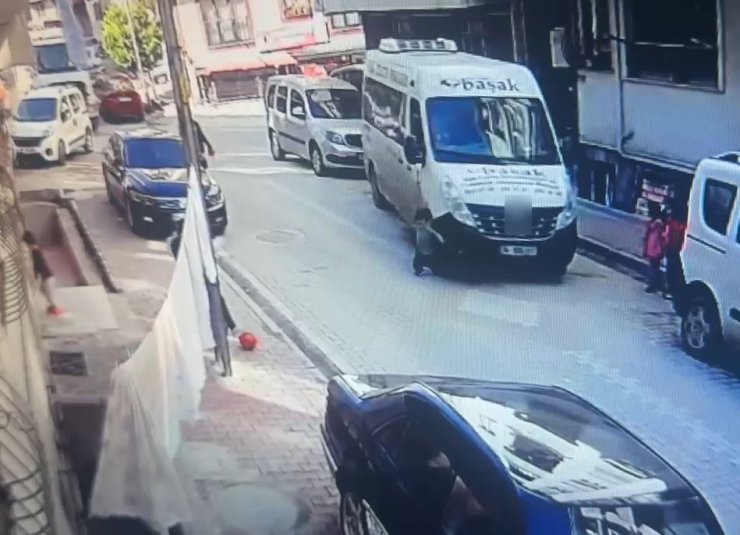 ESENYURT’TA FECİ KAZA; SERVİS MİNİBÜSÜ 5 YAŞINDAKİ ÇOCUĞUN ÜZERİNDEN GEÇTİ