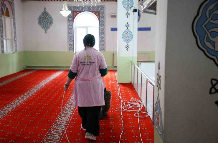 SULTANBEYLİ’DE CAMİLER RAMAZAN’A HAZIRLANIYOR